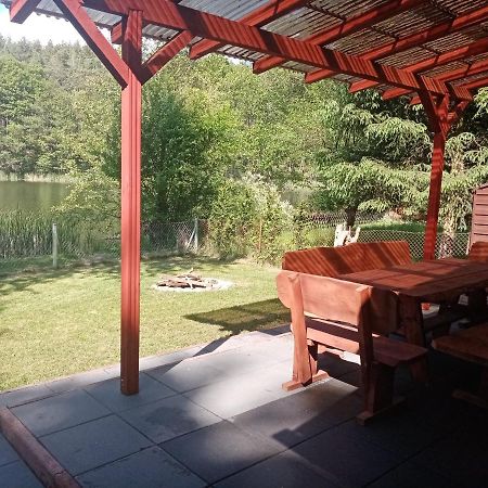 Urokliwy Domek Nad Brzegiem Jeziora Lubiatów Exterior foto