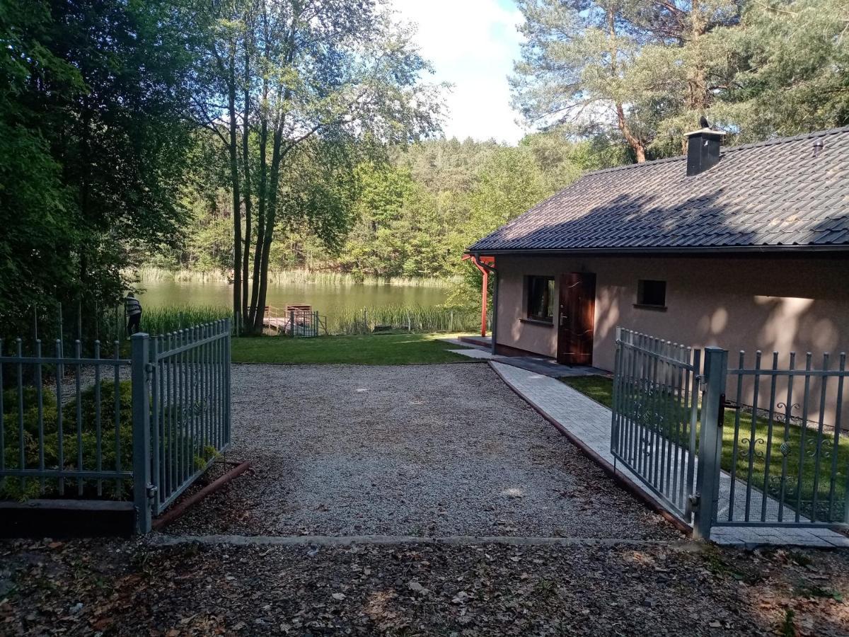Urokliwy Domek Nad Brzegiem Jeziora Lubiatów Exterior foto