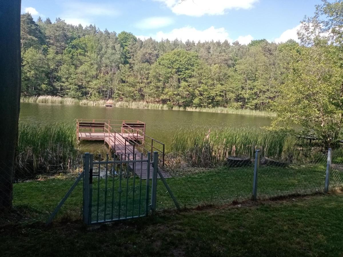 Urokliwy Domek Nad Brzegiem Jeziora Lubiatów Exterior foto