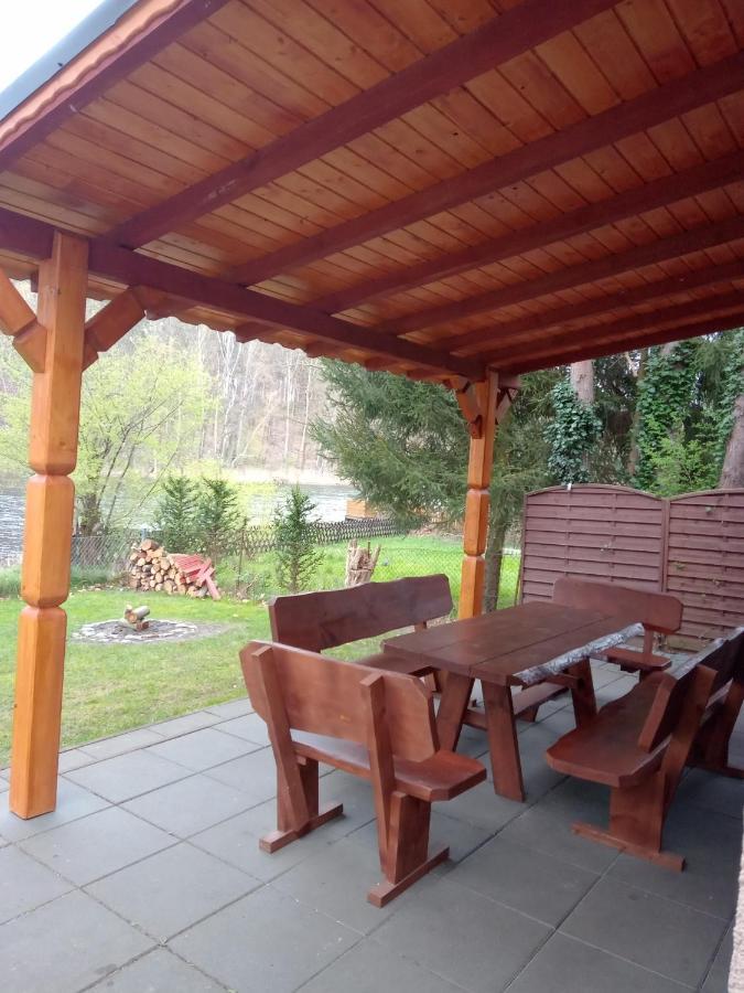 Urokliwy Domek Nad Brzegiem Jeziora Lubiatów Exterior foto