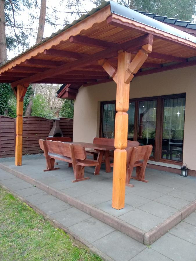Urokliwy Domek Nad Brzegiem Jeziora Lubiatów Exterior foto