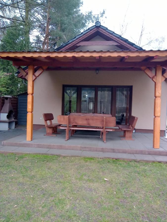 Urokliwy Domek Nad Brzegiem Jeziora Lubiatów Exterior foto